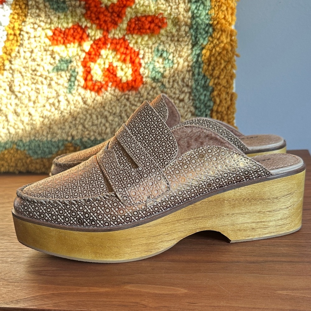 Kelsi Dagger Brown Patterned Women's Clogs